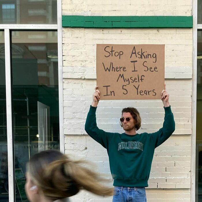 30 Times ‘Dude With Sign’ Did Everyone A Public Service And Protested Against Annoying Everyday Things (New Pics)