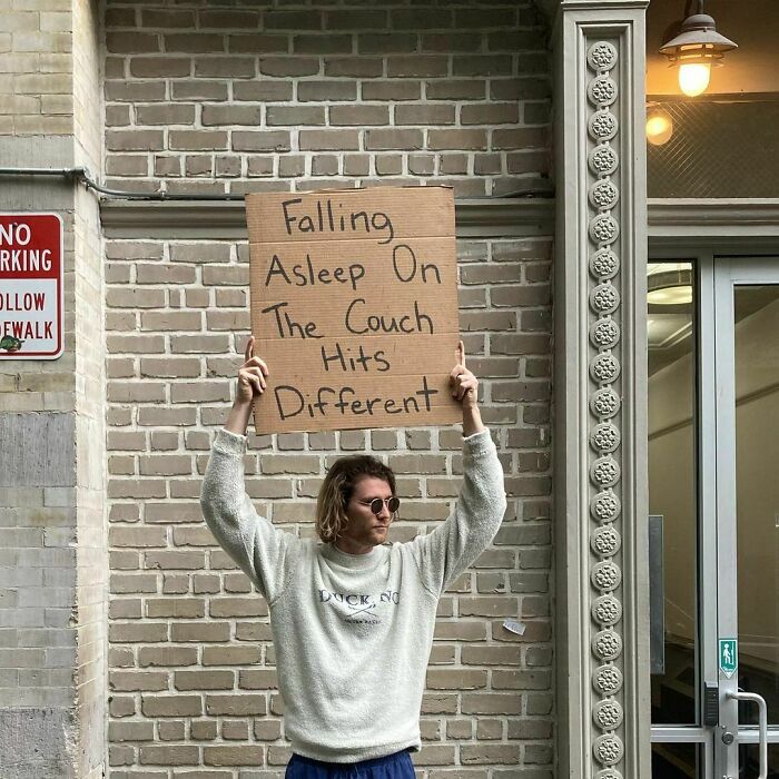 30 Times ‘Dude With Sign’ Did Everyone A Public Service And Protested Against Annoying Everyday Things (New Pics)