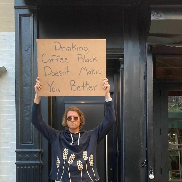 30 Times ‘Dude With Sign’ Did Everyone A Public Service And Protested Against Annoying Everyday Things (New Pics)
