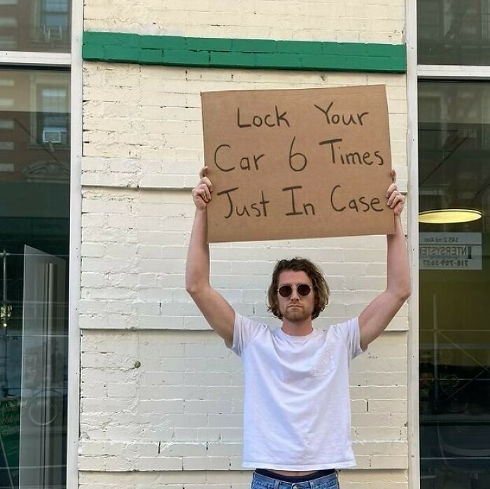30 Times ‘Dude With Sign’ Did Everyone A Public Service And Protested Against Annoying Everyday Things (New Pics)