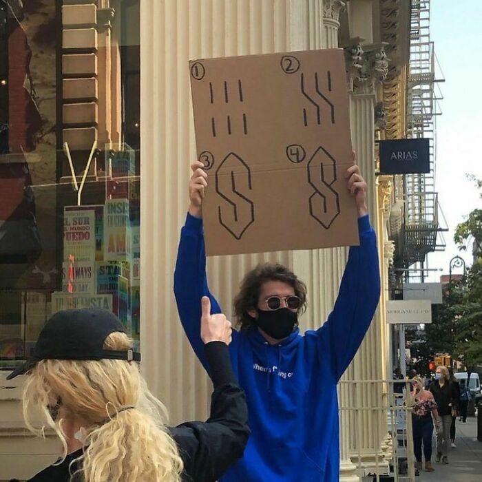 30 Times ‘Dude With Sign’ Did Everyone A Public Service And Protested Against Annoying Everyday Things (New Pics)