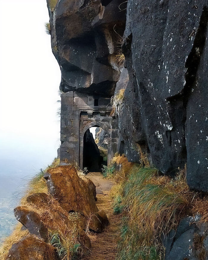 Entrada del diablo en el punto más alto de la montaña
