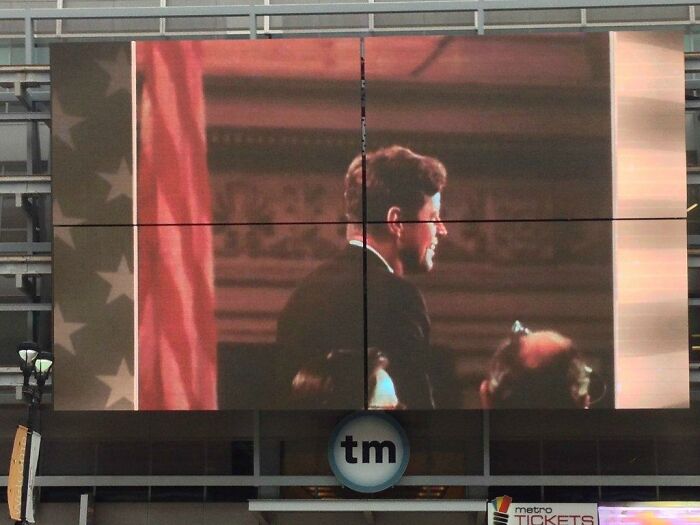 Esta conmemoración a JFK