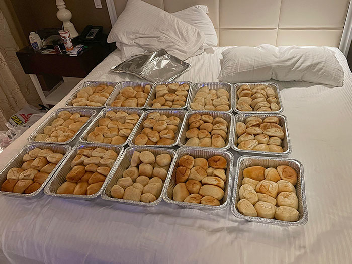 Pedí 4 mini hamburguesas y recibí 270 panecillos. Qué desperdicio