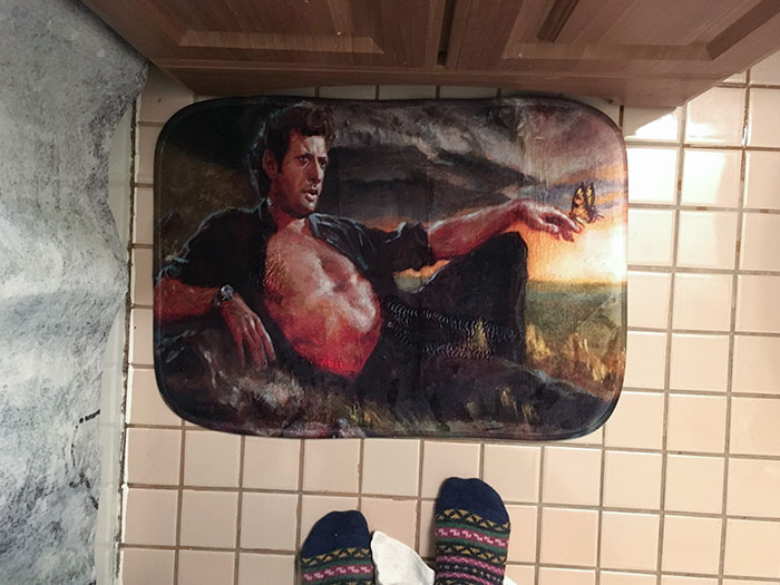 Mi prometido y yo pedimos una alfombra de baño azul marino y llegó esto, 10/10 volvería a pedirla
