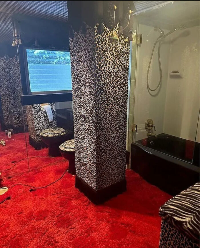 40 Of The Worst Examples Of Home Decor That People Thought Deserved To Be Roasted On This Facebook Group (New Pics)