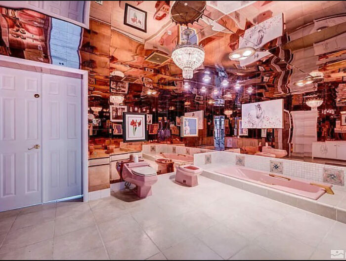 40 Of The Worst Examples Of Home Decor That People Thought Deserved To Be Roasted On This Facebook Group (New Pics)