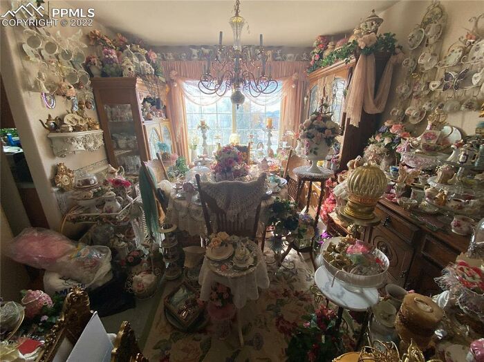 40 Of The Worst Examples Of Home Decor That People Thought Deserved To Be Roasted On This Facebook Group (New Pics)