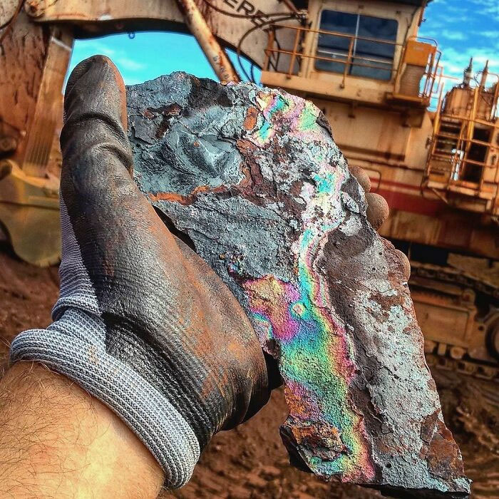 Un mineral llamado turgita, lo encontré hoy mientras trabajaba en una mina de mineral de hierro en la remota Australia Occidental