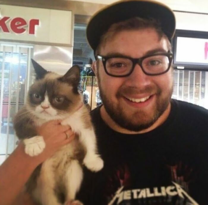 Trabajo en la industria del cine y normalmente soy demasiado tímido para pedir una foto con un actor, pero tenía que conseguir una con este pequeñajo