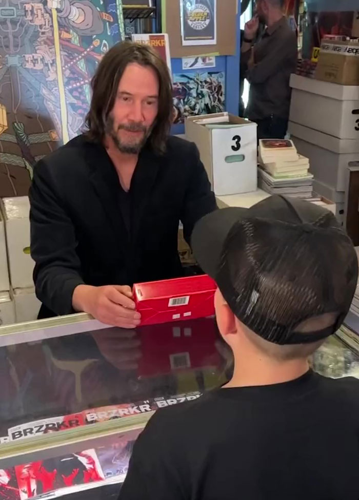 La leyenda de Keanu Reeves sigue creciendo tras un tierno encuentro con un fan de 9 años