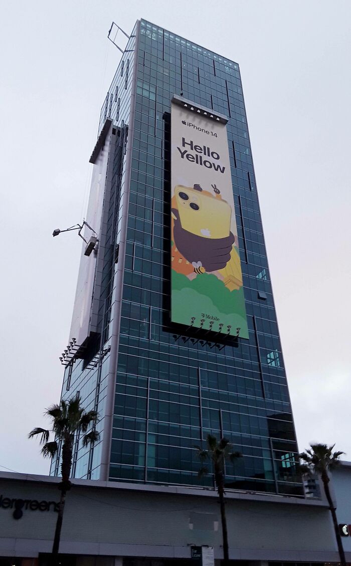 Cuando una valla publicitaria es más importante que una vista. Una nueva forma de aplastar el alma de los oficinistas