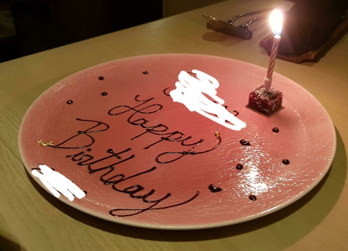 Esta tarta de cumpleaños gratis en un restaurante de lujo