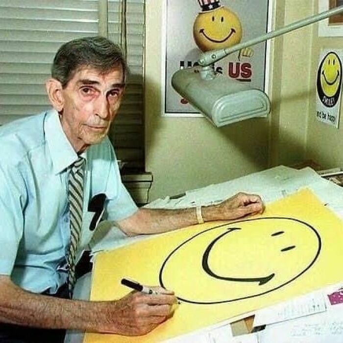 Harvey Ball y la cara sonriente que creó en los años 60