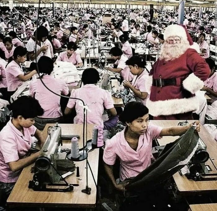 50 Ironic Pics That Perfectly Showcase The Absurdity Of Capitalism, As Shared On This Group