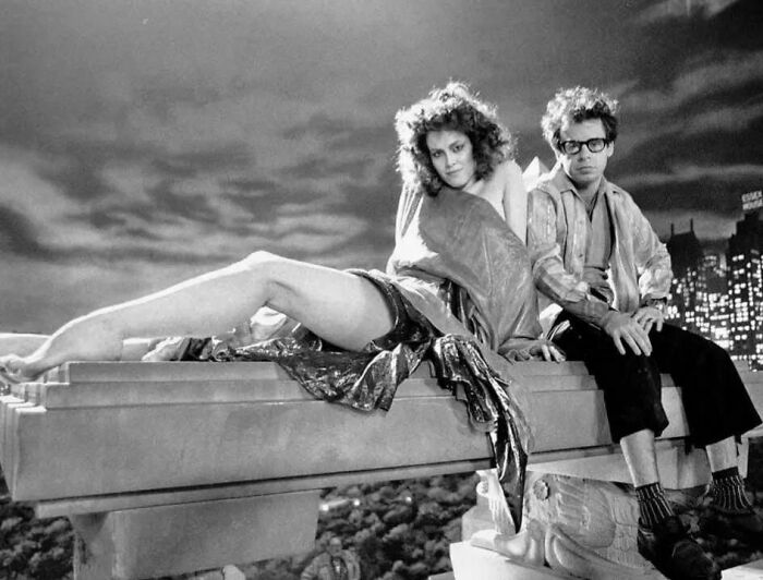 Sigourney Weaver y Rick Moranis en el rodaje de la primera película de Los Cazafantasmas en 1984