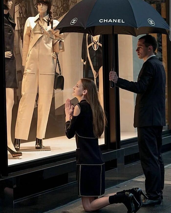 50 Ironic Pics That Perfectly Showcase The Absurdity Of Capitalism, As Shared On This Group