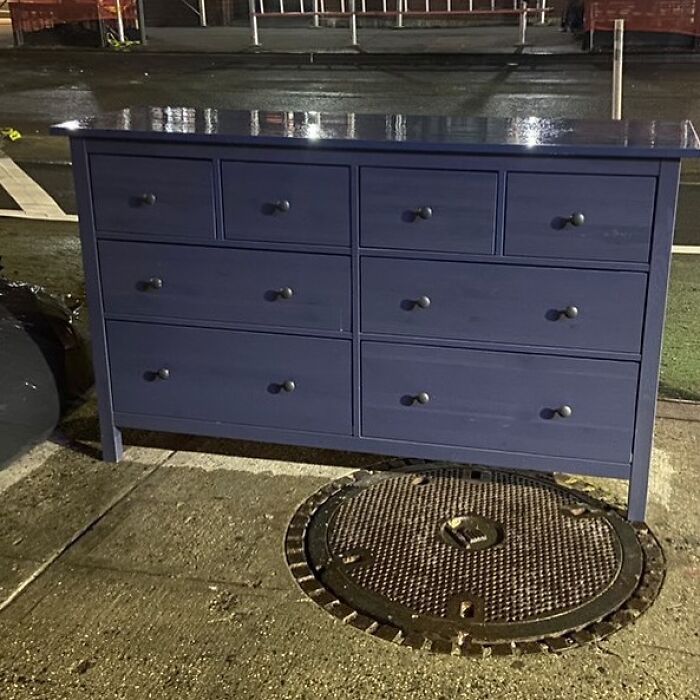 Algo de su color azul hace que este vestidor sea “elegante”. 😂 Calles 62 y 2