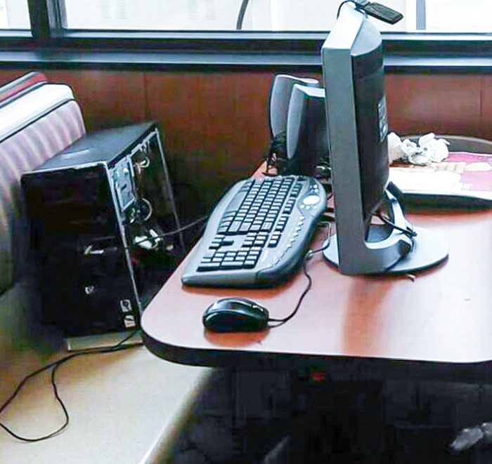  El tipo que estaba detrás de mí en el McDonald's tomó ventaja del wifi gratis