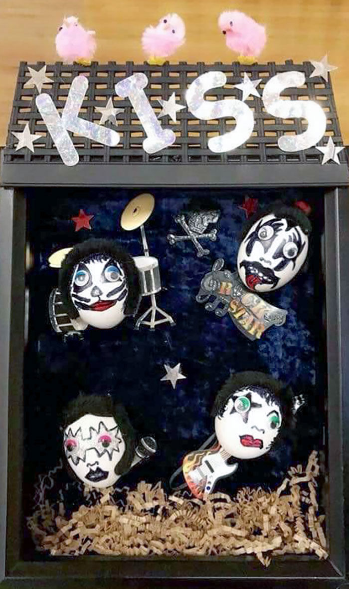 Mi abuela ha mandado esto al concurso de decoración de huevos del Bingo al que va