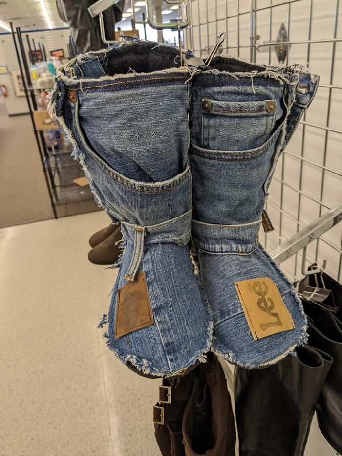 Se los mostré a mi hermana y gritó “Pantabotas”. Encontrados (y abandonados) en una tienda de segunda mano 