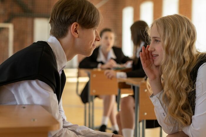 20 Historias terribles de falsos amigos que destruyeron la confianza de la gente