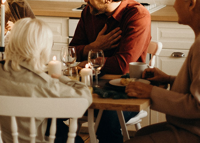 La gente comparte 25 normas insólitas de sus hogares que tenían que cumplir cuando eran pequeños