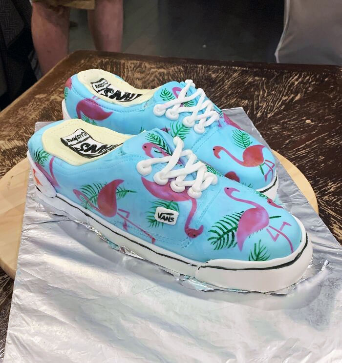 Esta tarta me la hizo mi madre para mi cumpleaños. No es una profesional de ningún tipo. Tengo muchas Vans
