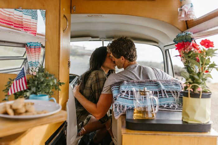 Estas 18 personas compartieron sus experiencias al estar en una relación con alguien con el que tenían una gran diferencia de edad
