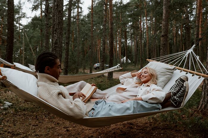 Estas 18 personas compartieron sus experiencias al estar en una relación con alguien con el que tenían una gran diferencia de edad
