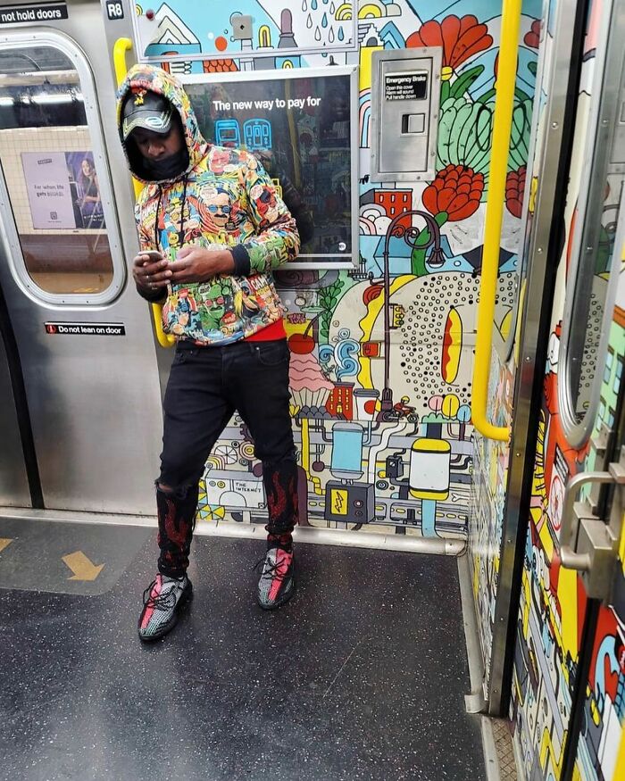 30 Of The Funniest Photos Of People Sitting Under Subway Signs That Resemble Them, As Shared On ‘Subway Creatures’