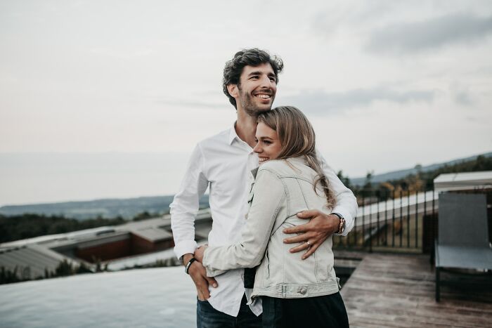Estas 18 personas compartieron sus experiencias al estar en una relación con alguien con el que tenían una gran diferencia de edad