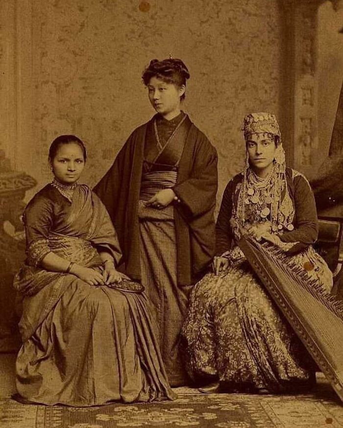 Tres mujeres que completaron su educación y se graduaron como médicas en Filadelfia, 1885