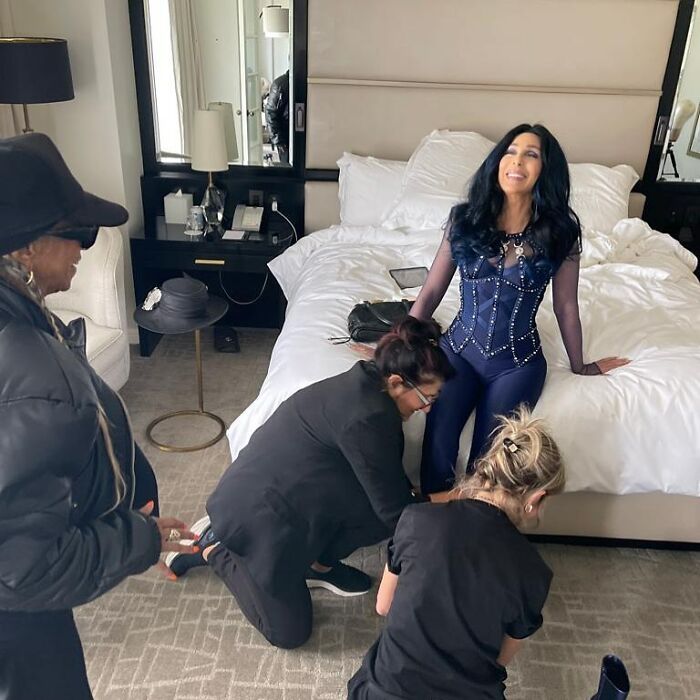 Cher comparte en Twitter una reflexión sobre el envejecimiento el día de su 77 cumpleaños