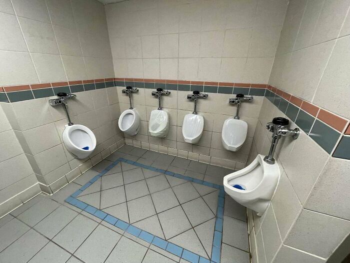 Baño que encontré en un teatro en ruinas