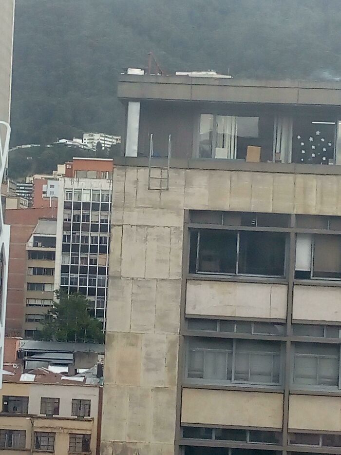 Escaleras directo al primer piso