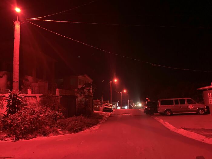La ciudad a la que fuimos de vacaciones tiene luces rojas para no molestar a la fauna silvestre