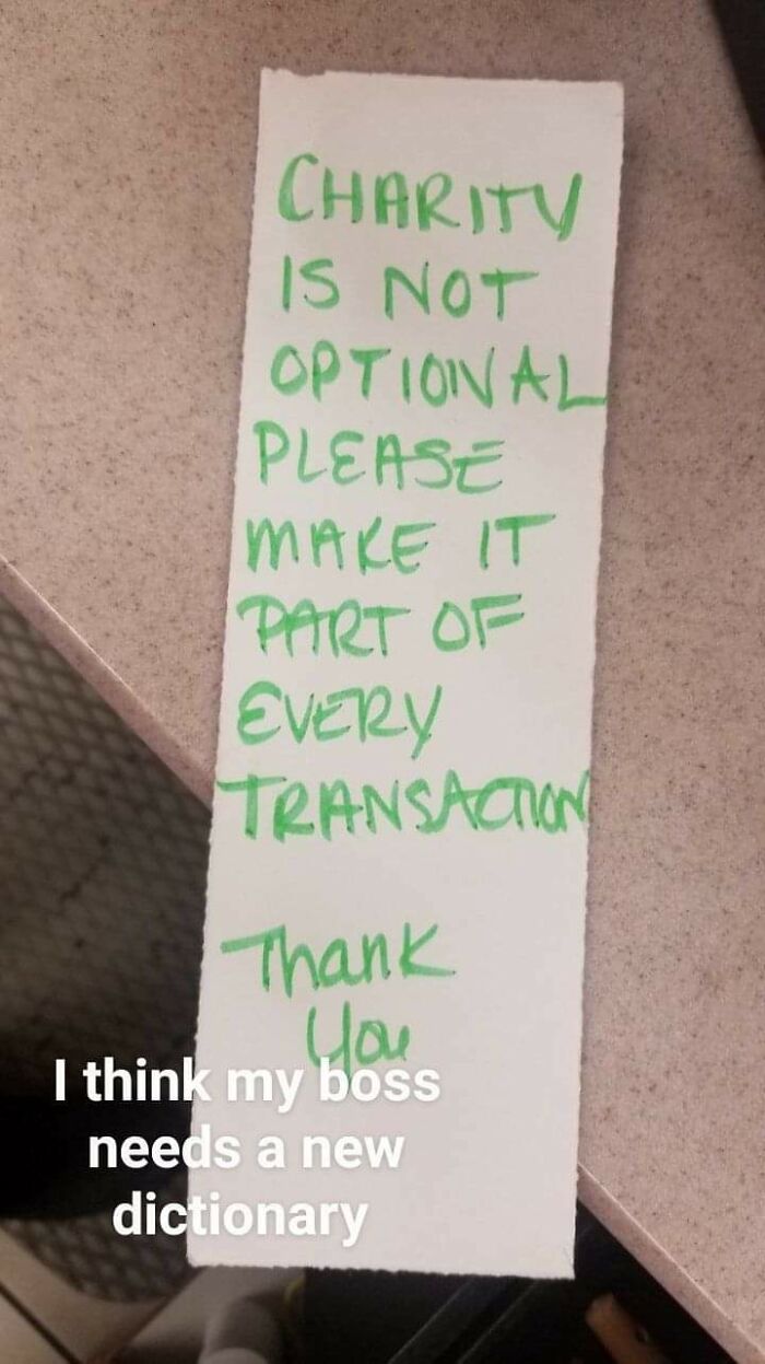 A mi jefe le gusta esconderse detrás de notas en vez de hablar con nosotros. Hoy encontramos esto