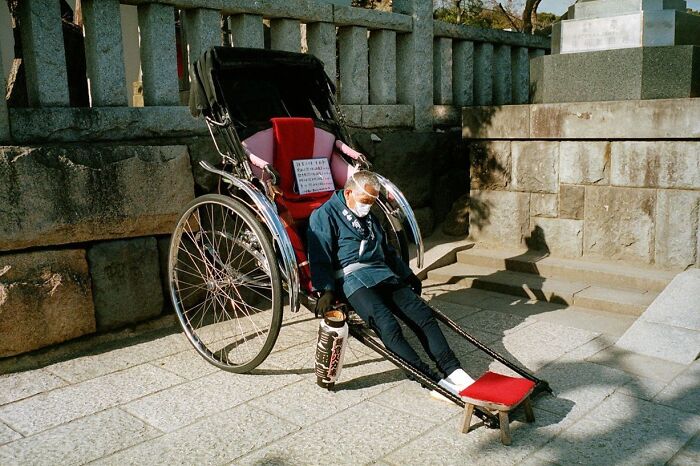 40 New Photos That Show What Daily Life In Japan Looks Like By Photographer Shin Noguchi