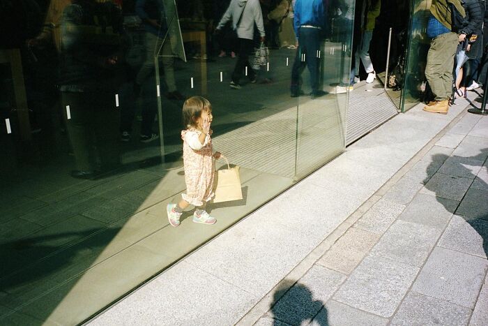 40 New Photos That Show What Daily Life In Japan Looks Like By Photographer Shin Noguchi