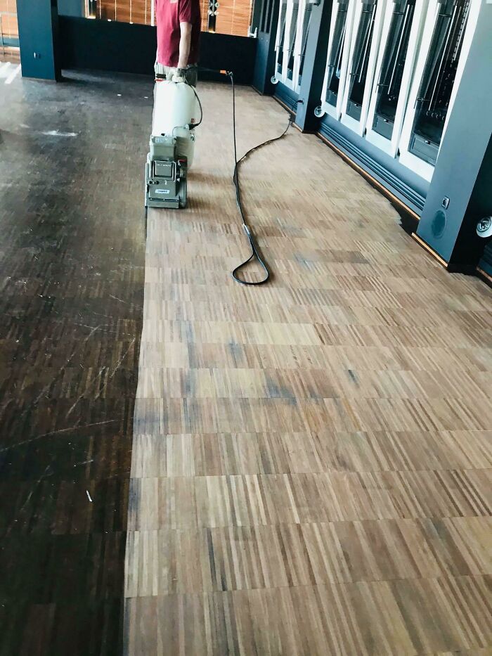 Limpieza industrial del suelo de madera de nuestro restaurante, de 10 años de antigüedad