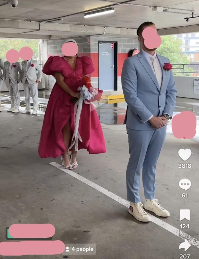  Este vestido es atroz… parece un paracaídas