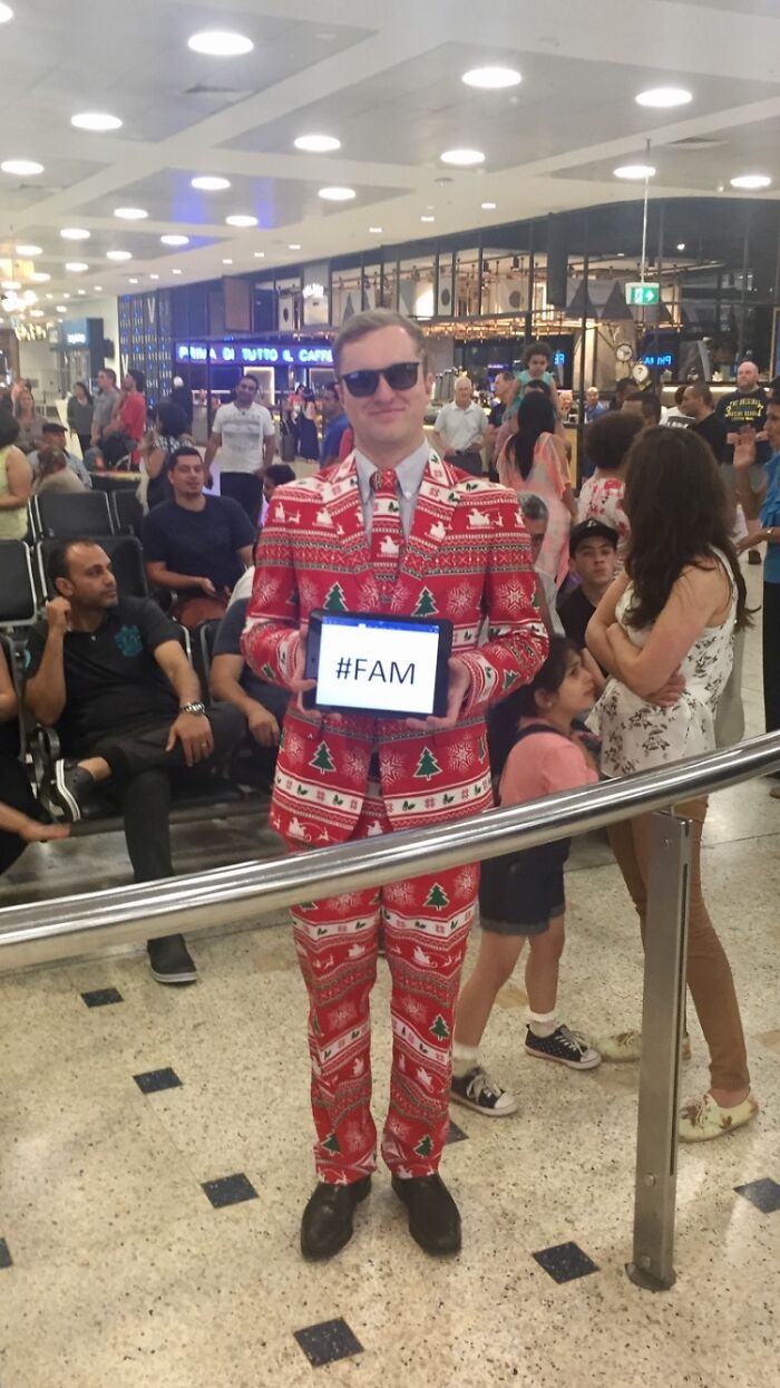 Cuando tu amigo dice que te recogerá en el aeropuerto en Nochebuena