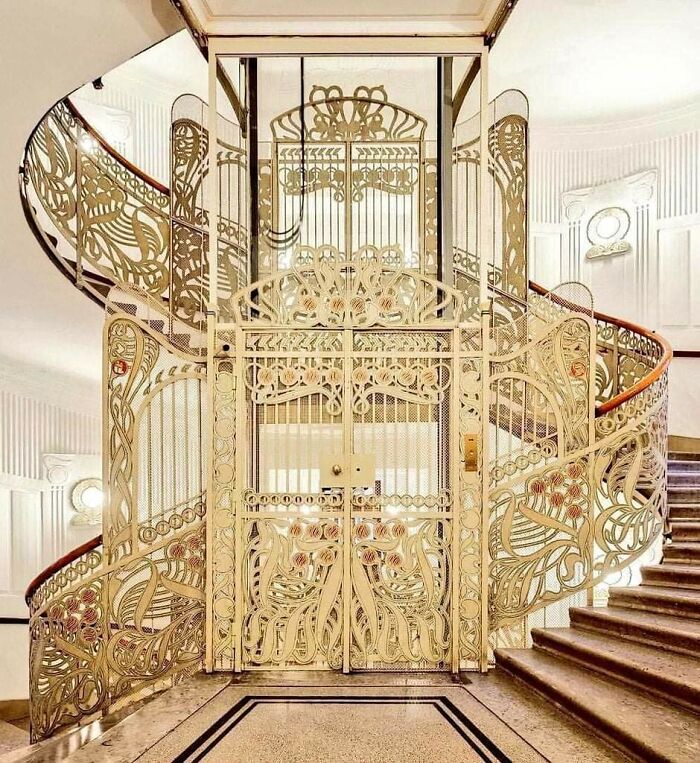 Ascensor en Viena, diseñado por Otto Wagner en 1898
