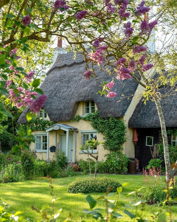 La cabaña de la Rosa, del siglo XVIII, en el pueblecito de Honington de Inglaterra