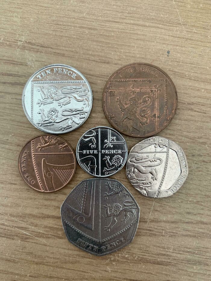 Las monedas británicas forman un escudo cuando se las coloca juntas