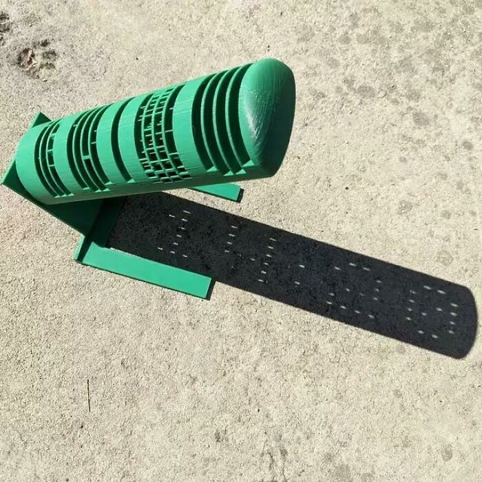  Este reloj solar muestra la hora en formato digital