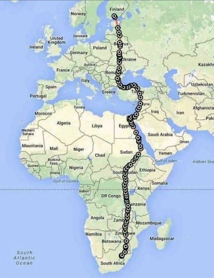  Un halcón hembra fue equipado con un sistema de seguimiento por satélite en Sudáfrica antes de emigrar a Finlandia. La imagen muestra los datos del rastreador. En solo 42 días, voló más de 10.000 km, a una increíble media de 230 km al día y casi en línea recta