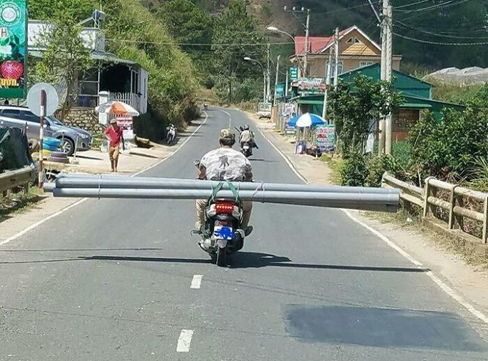 ¿Cuentan los idiotas en moto?