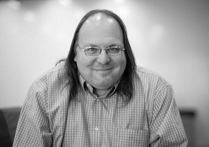 Dato curioso: Ethan Zuckerman, el hombre que inventó los anuncios emergentes, se disculpó ante el mundo por crear involuntariamente una de las formas de publicidad más odiadas de Internet